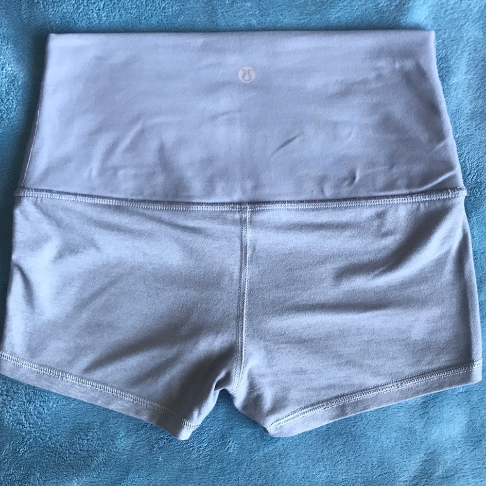 Lululemon Wunder Short Size 4 Gray